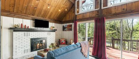 Smart-TV, Kamin, Tischfußball