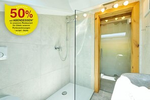 Een douche, handdoeken