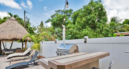 5 Mins to beach; 5BD, 4.5BA, Heated pool, Jacuzzi, Mini Golf, Tiki Huts.