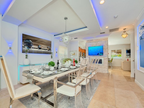 5 Mins to beach; 5BD, 4.5BA, Heated pool, Jacuzzi, Mini Golf, Tiki Huts.