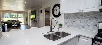 Luxury – Spacious 3BR Ground-Floor Condo w/ Golf Views, Private Patio, PGA Golf & Tennis Community