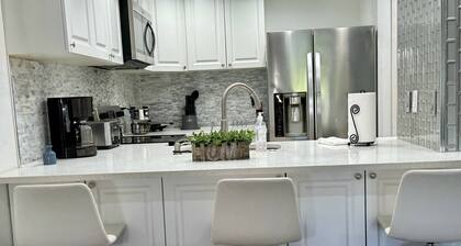 Luxury – Spacious 3BR Ground-Floor Condo w/ Golf Views, Private Patio, PGA Golf & Tennis Community