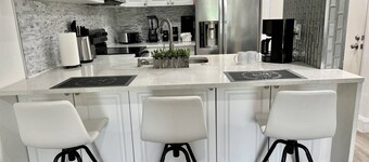 Luxury – Spacious 3BR Ground-Floor Condo w/ Golf Views, Private Patio, PGA Golf & Tennis Community