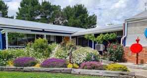 Exterior - Cottage Amongst The Vines (Clunes)