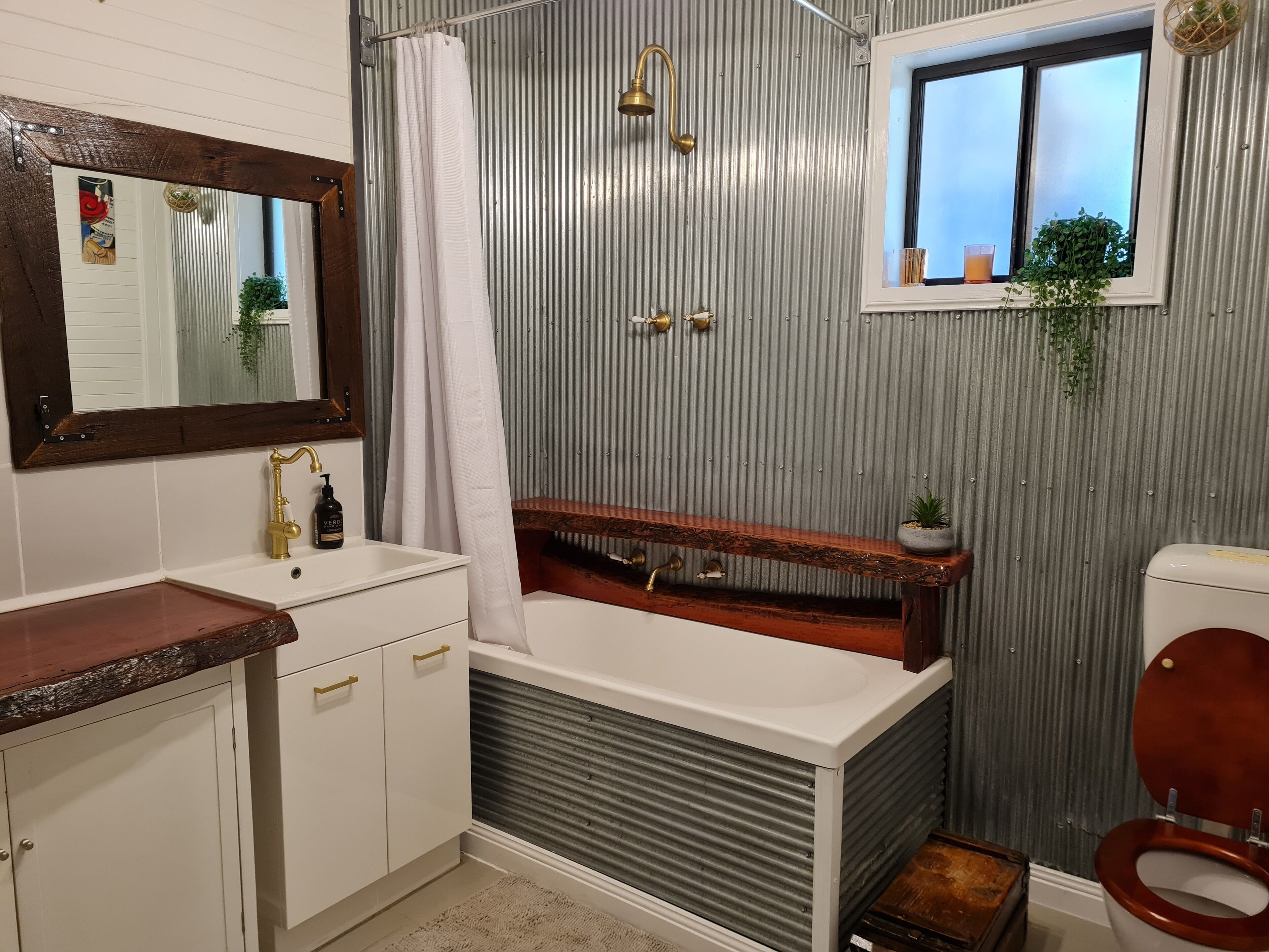 Cottage Amongst The Vines