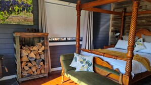 2 bedrooms, iron/ironing board, WiFi (free), bed sheets - Cottage Amongst The Vines (Clunes)