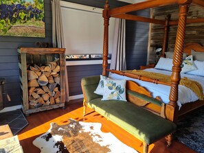 2 bedrooms, iron/ironing board, free WiFi, bed sheets - Cottage Amongst The Vines (Clunes)