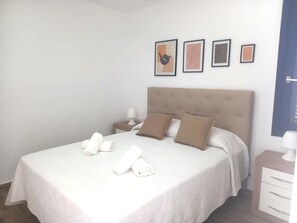 2 habitaciones, tabla de planchar con plancha, internet y ropa de cama 