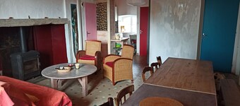 Apartment in semi-detached farmhouse with separate entrance