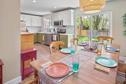 "Double Lodge" has 2 kitchens, Free Ski Rental, game room, sleeps 13, perfect for families or groups