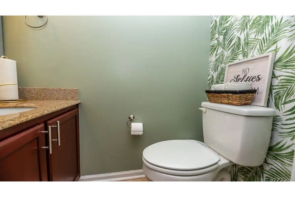 Family Friendly Getaway Near Everything (Naval Weapons Station & Charleston)