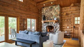 Smart-TV, Kamin, Videospiele, DVD-Player