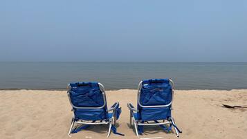 Liegestühle, Strandtücher