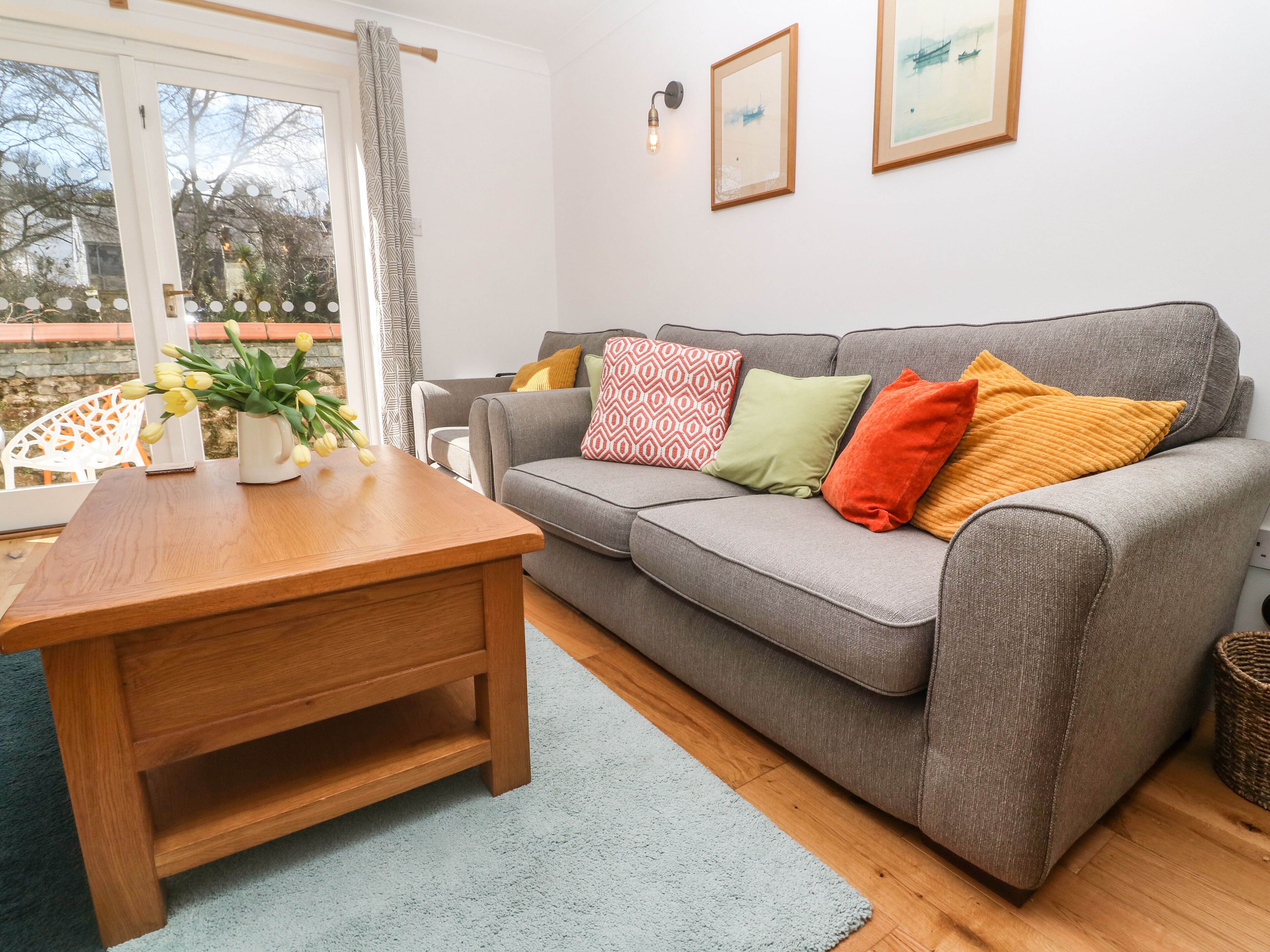 'RIVERSIDE' SUMMERCOURT, family friendly, with a garden in Penryn