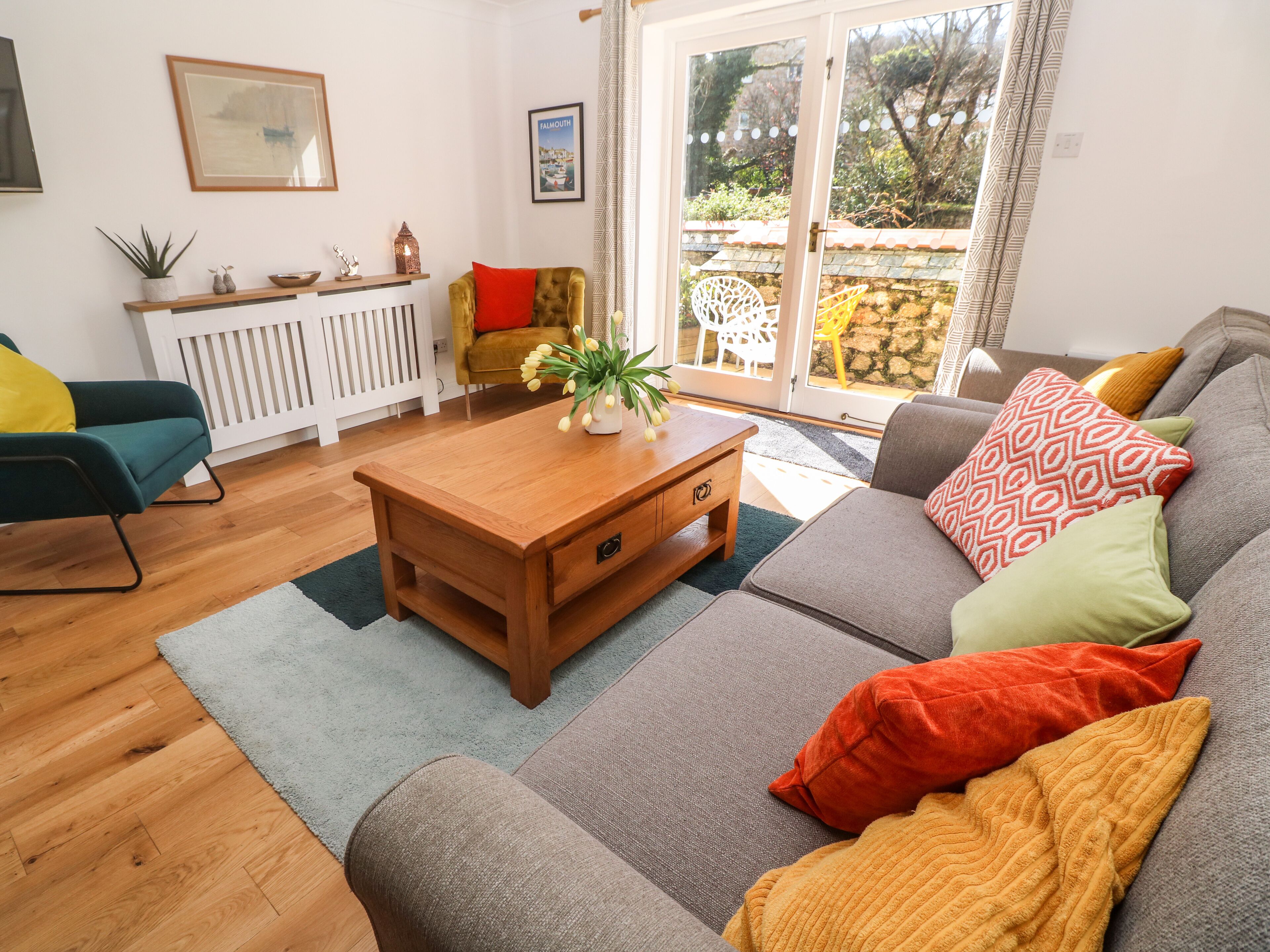 'RIVERSIDE' SUMMERCOURT, family friendly, with a garden in Penryn
