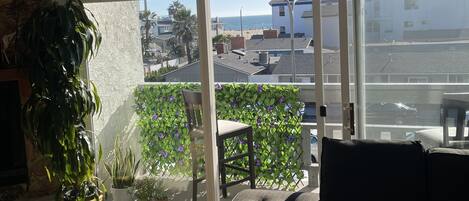 Smart-TV, Kamin, Stereoanlage, Computerbildschirme