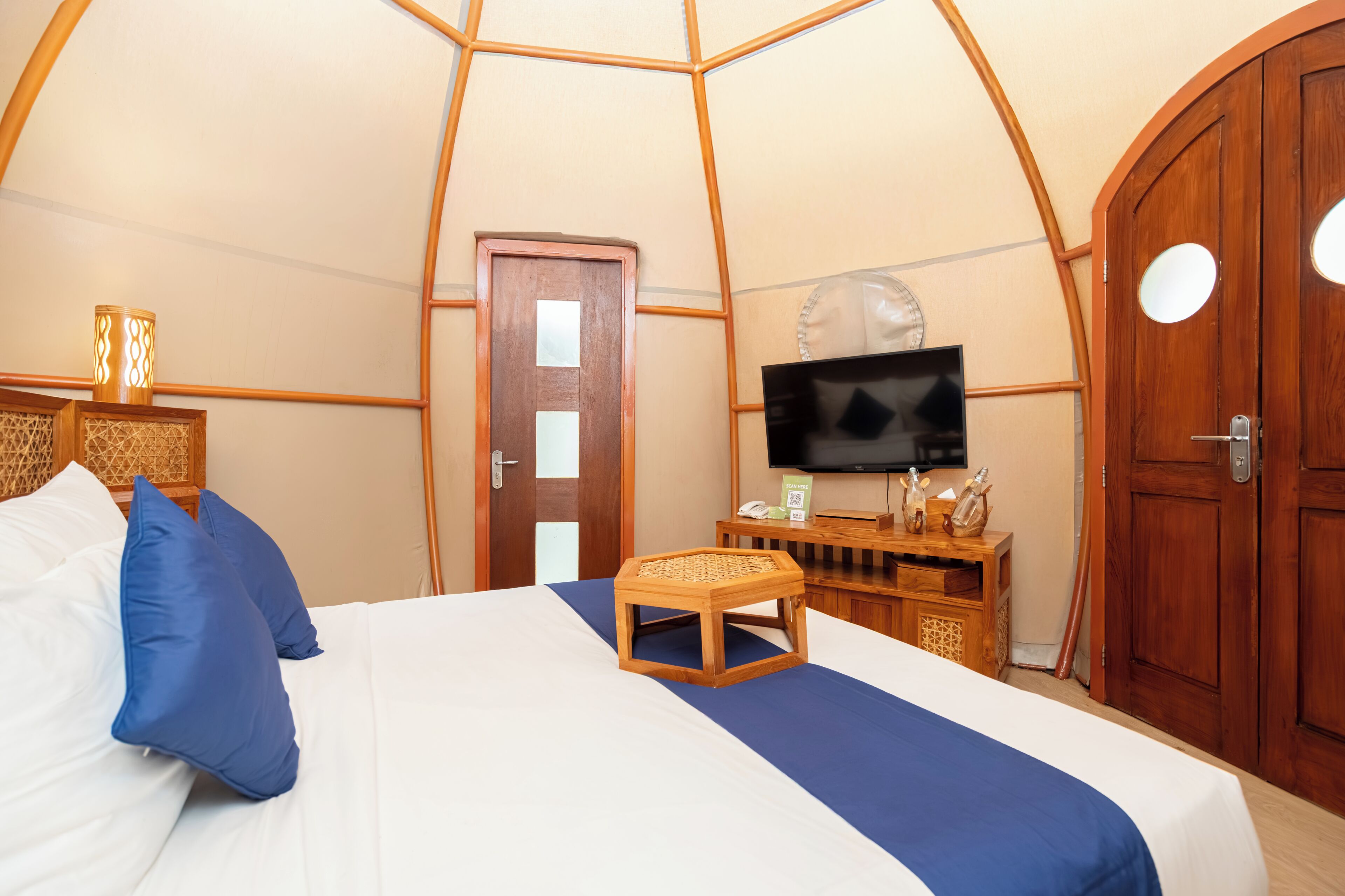 Luxury Glamping with Bathtub | Free WiFi, bed sheets