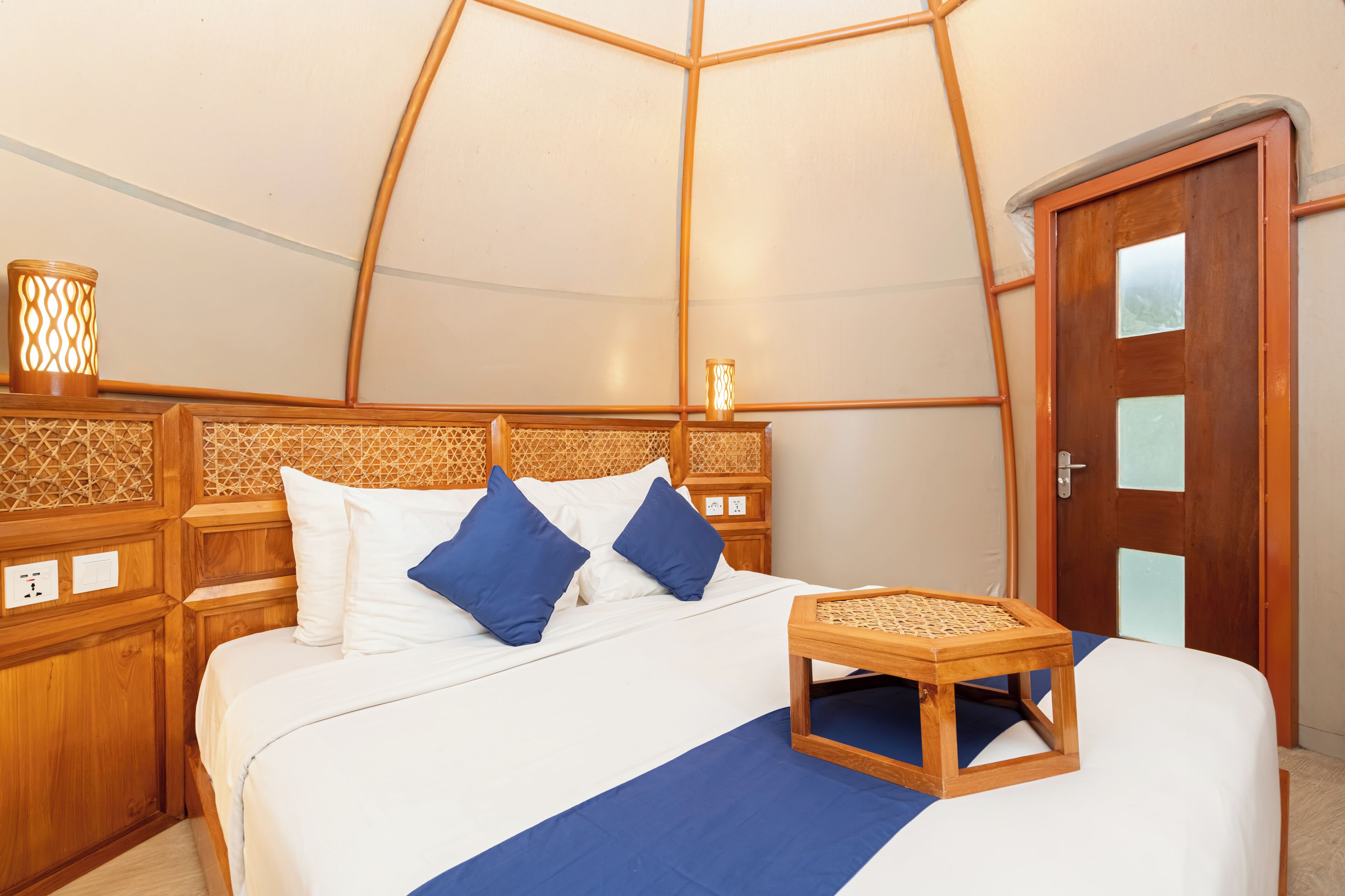 Luxury Glamping with Bathtub | Free WiFi, bed sheets