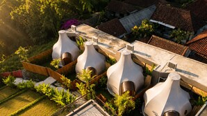 Luxury Glamping with Bathtub