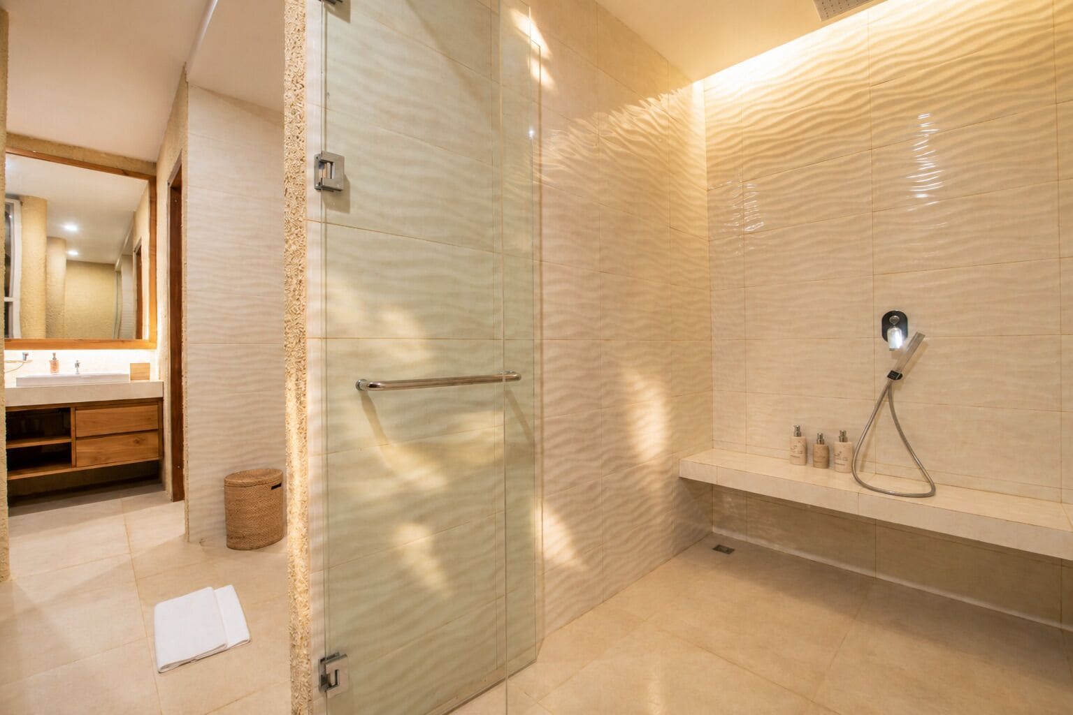 Luxury Glamping with Bathtub | Bathroom | Shower, bathrobes, slippers, bidet