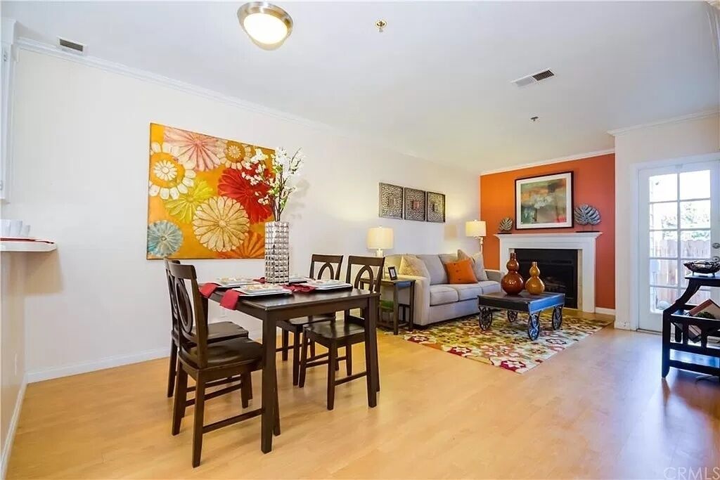 Beautiful Townhome in the Heart of Costa Mesa
