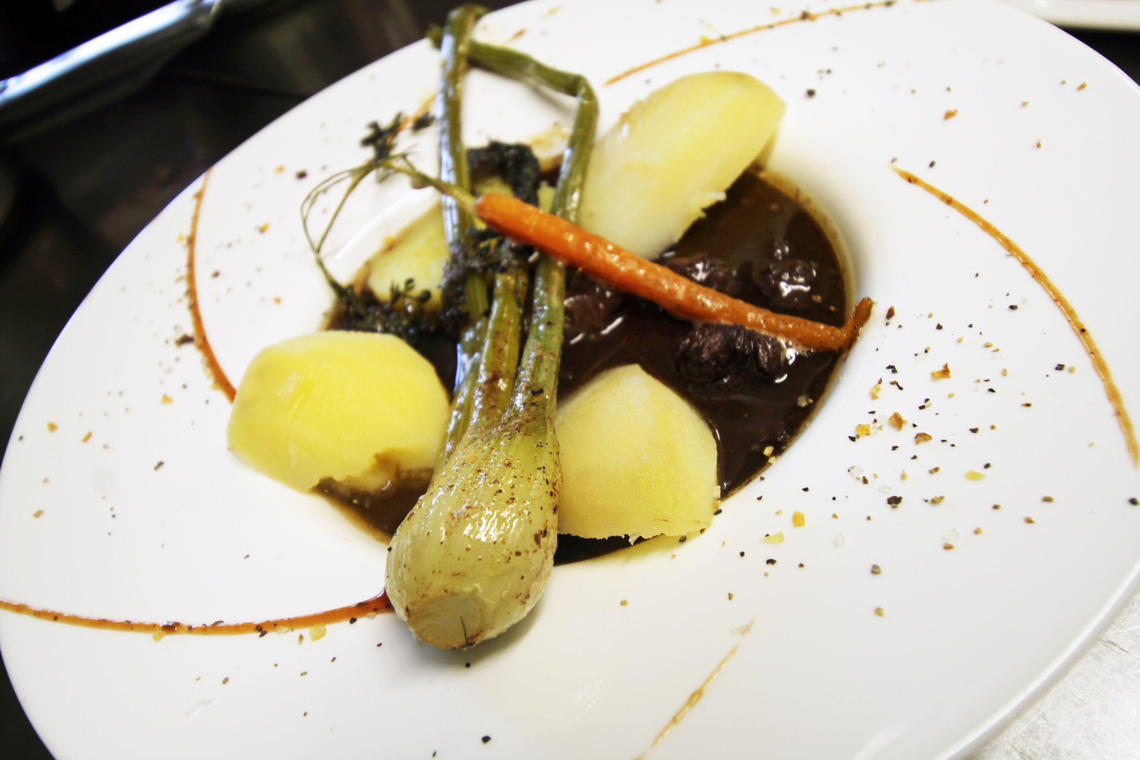 A plate of food with a variety of vegetables and a sauce.