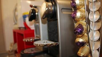 Desayuno buffet diario (EUR 10.5 por persona)