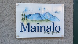 A sign with the text "Mainalo View House" and a watercolor mountain scene. - Mainalo View House - A place for relaxing  (Vytina)