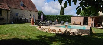  Coucou Cottage lovely stylish cottage with private garden and a pool