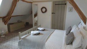 3 chambres, fer et planche à repasser, lit parapluie, Wi-Fi gratuit