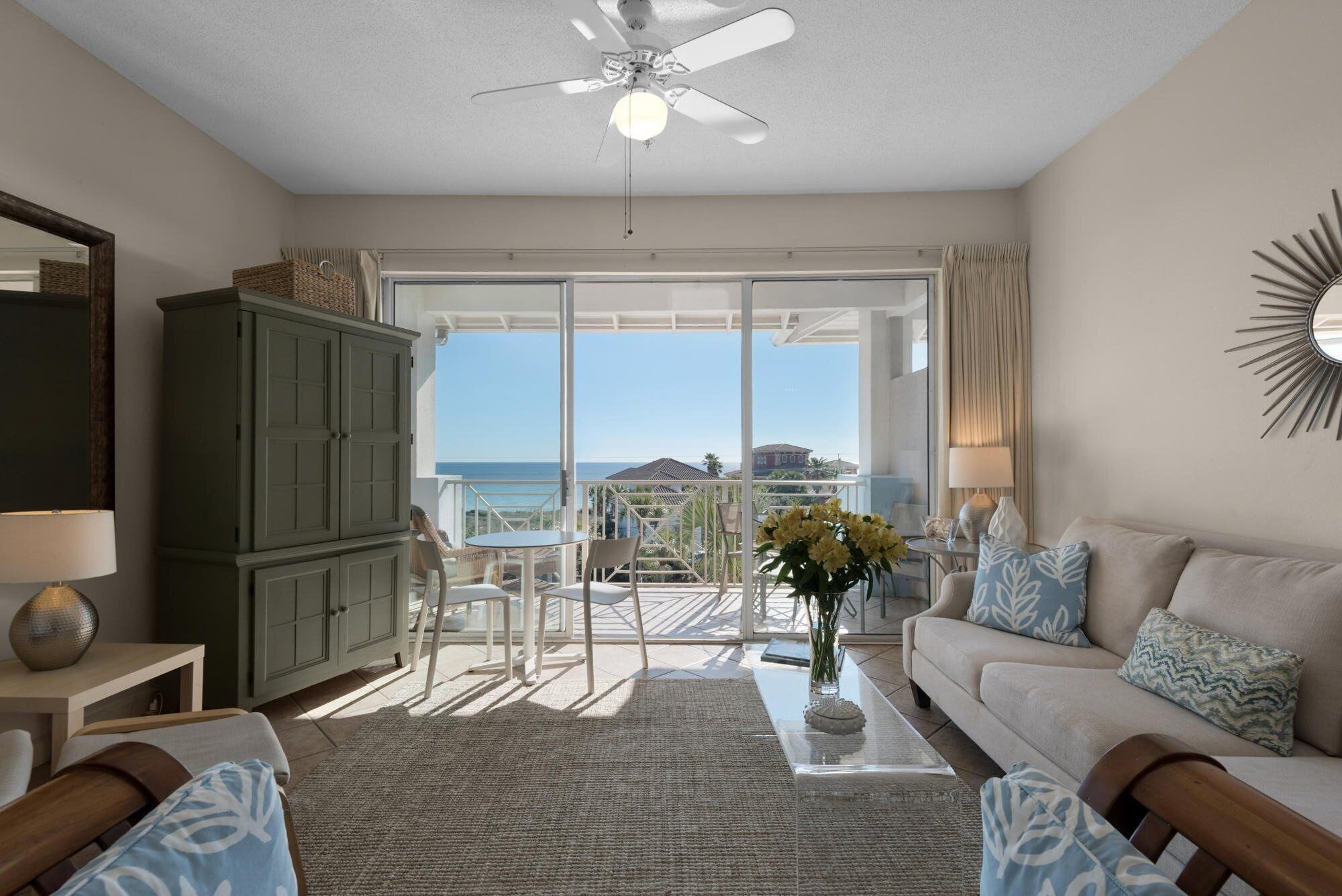 Lovely 1BR Condo Sunny Getaway - Free Parking/Pool