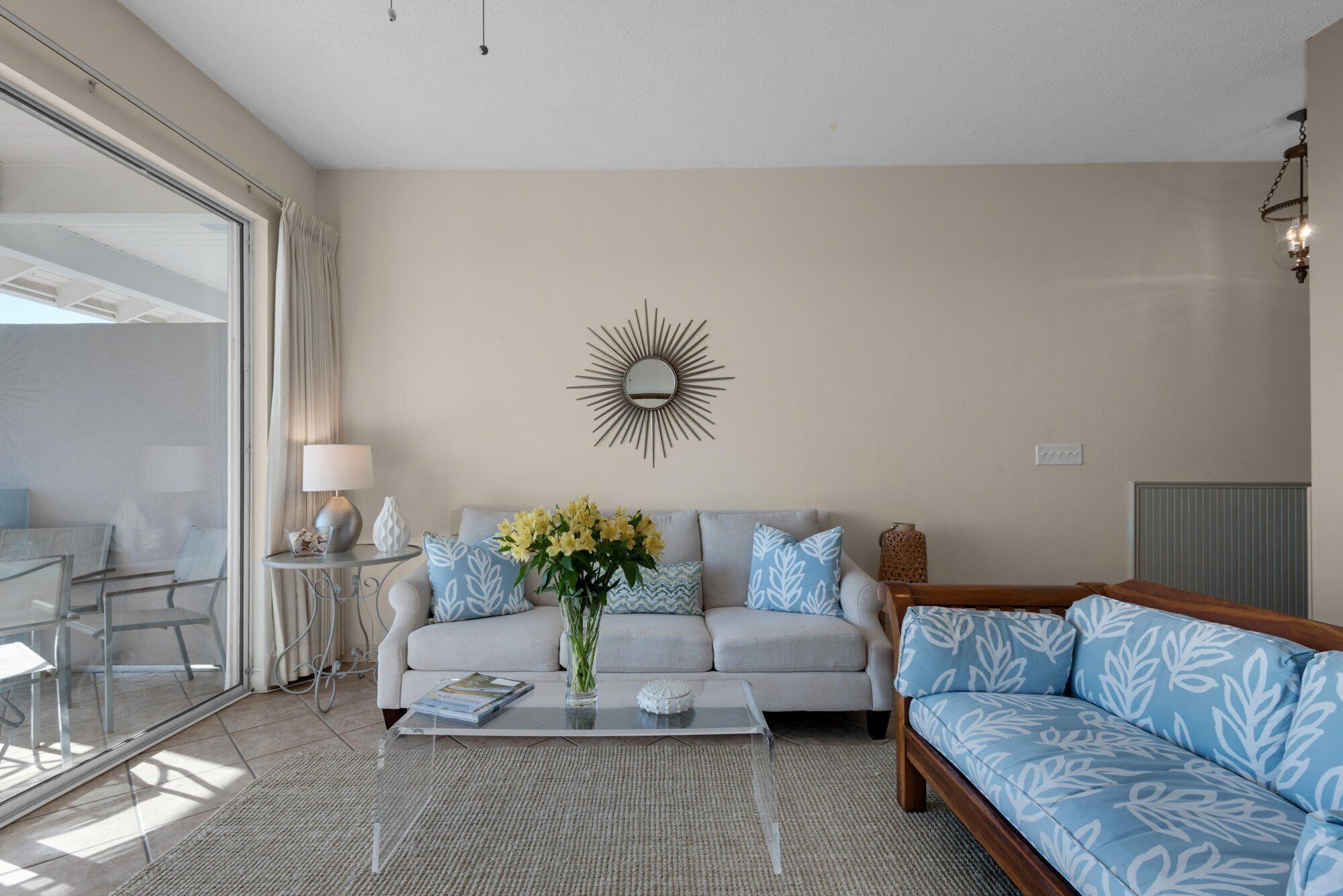 Lovely 1BR Condo Sunny Getaway - Free Parking/Pool