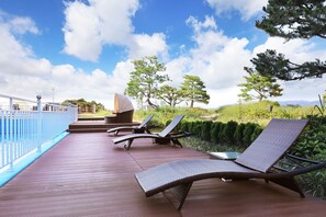 Seasonal outdoor pool - Buan Tourist Hotel (Buan)