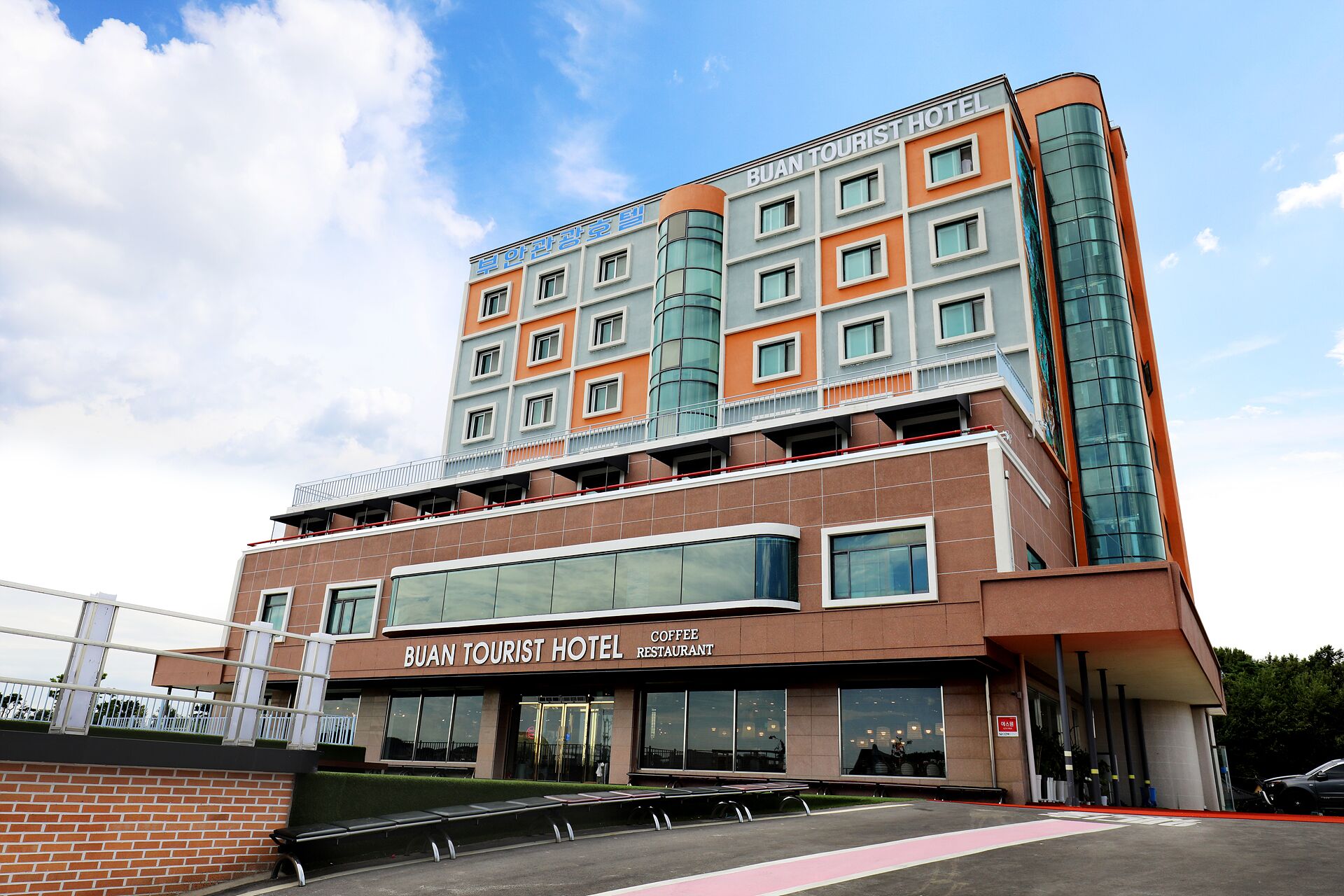 A multi-story hotel with a modern design, featuring a coffee restaurant on the ground floor.