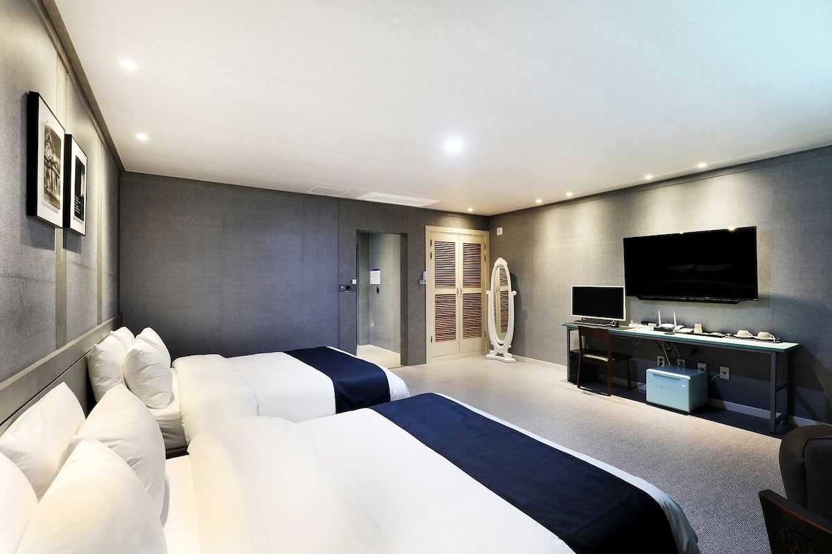 Premium Twin kamer (Breakfast not provided on Monday) | 1 slaapkamer, individueel gedecoreerd, individueel gemeubileerd