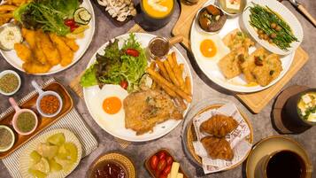 Daily cooked-to-order breakfast (TWD 240 per person)