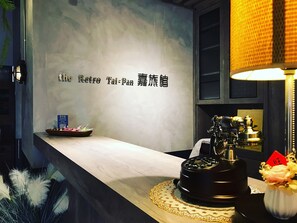 Reception - the Retro Tai-Pan (Tainan)