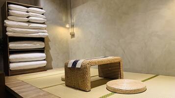 Classic Triple Room, 1 Bedroom | Minibar, in-room safe, desk, blackout drapes