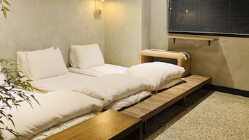 Classic Triple Room, 1 Bedroom | Minibar, in-room safe, desk, blackout drapes