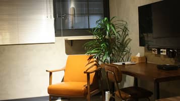 Comfort Double Room | Minibar, in-room safe, desk, blackout drapes