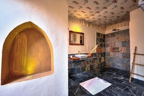 Luxury-Zelt | Badezimmer | Hausschuhe