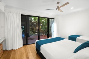 2 bedrooms, iron/ironing board, travel cot, free WiFi - Shorelines 03 - Hamilton Island (Hamilton Island)