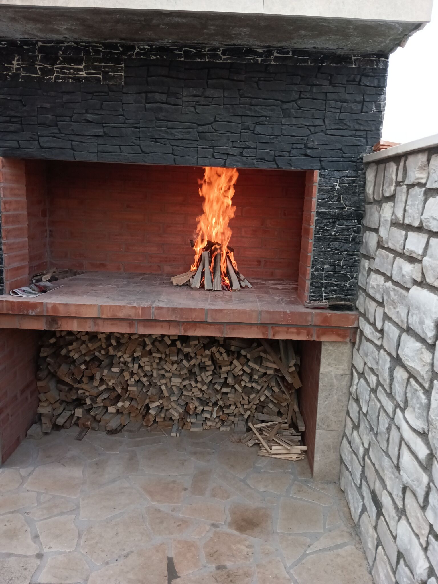 House (Three Bedroom Holiday Home with Swimm) | BBQ/picnic area