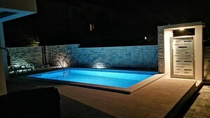 Hus (Three Bedroom Holiday Home with Swimm) | Pool