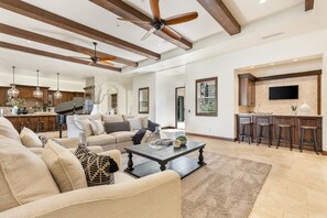 Smart TV, table tennis, stereo