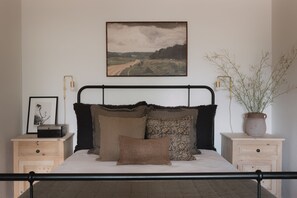 3 bedrooms, desk, free WiFi, bed sheets