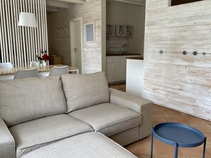 Tv och ett bordtennisbord