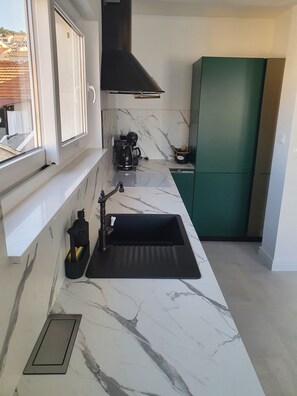 Fridge, microwave, oven, stovetop