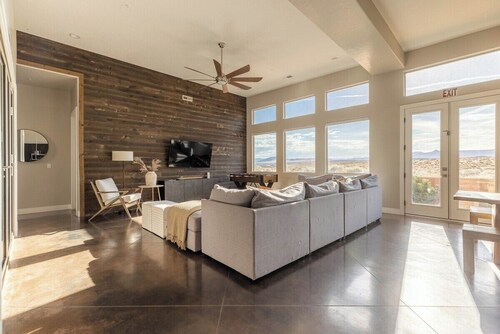 Desert Elegance & Private Pool at Chandler