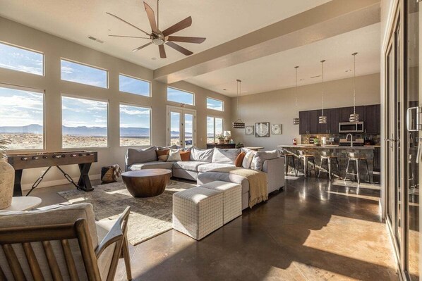 Smart TV y futbolito 